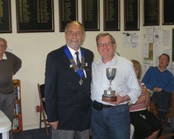 Mens 2 wood winner Les Scott